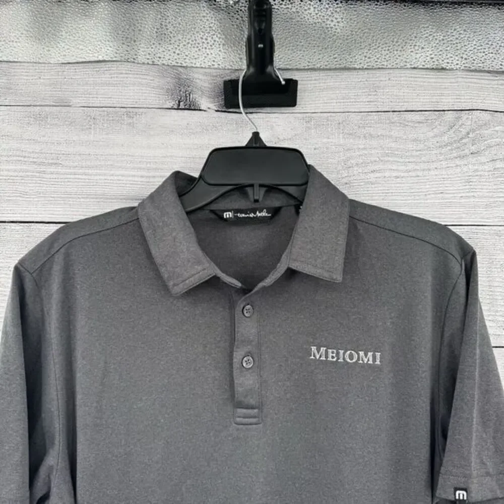 Travis Mathew Golf Polo Shirt Mens Size Medium Gray Short Sleeve Polyester‎ Logo